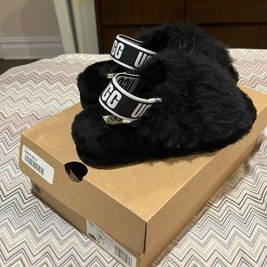 UGG SLIPPERS NWT FLUFFYEAH BLACK size 5 never worn!